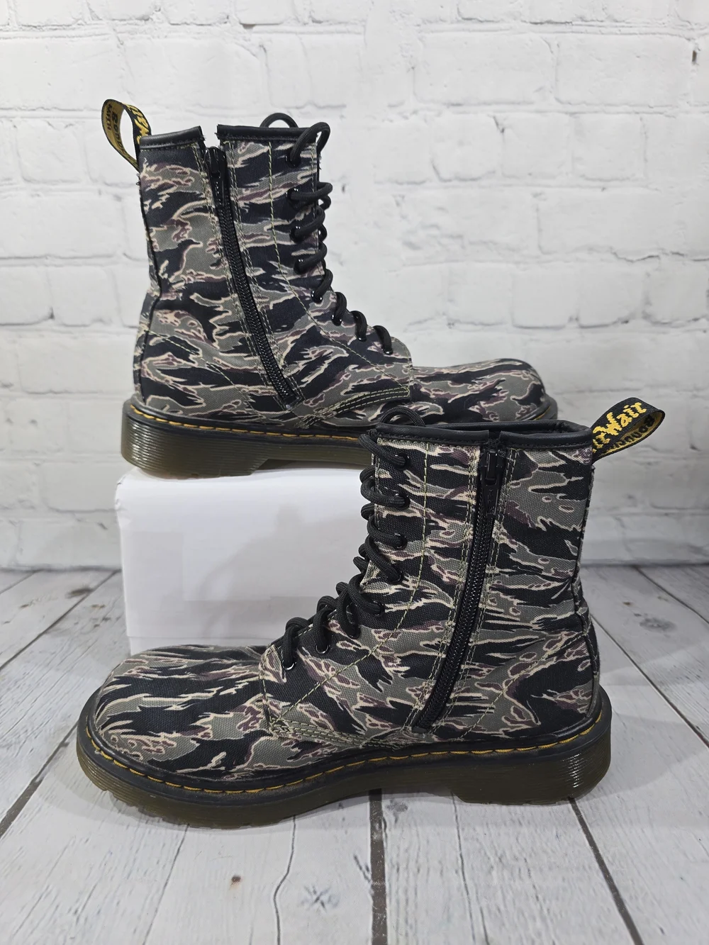 Doc Martens Dr. Martens Air Wair Camouflage Zip & Lace Up Boots Size 6M 7L